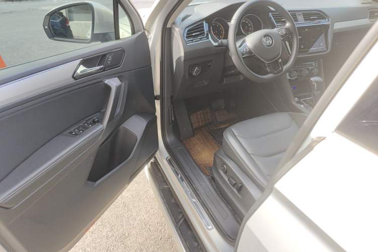 Used Volkswagen Tiguan L 2019 Updated Version 330TSI Automatic Two-Wheel Drive Panoramic Comfort Edition China VI Standard Driver Seat