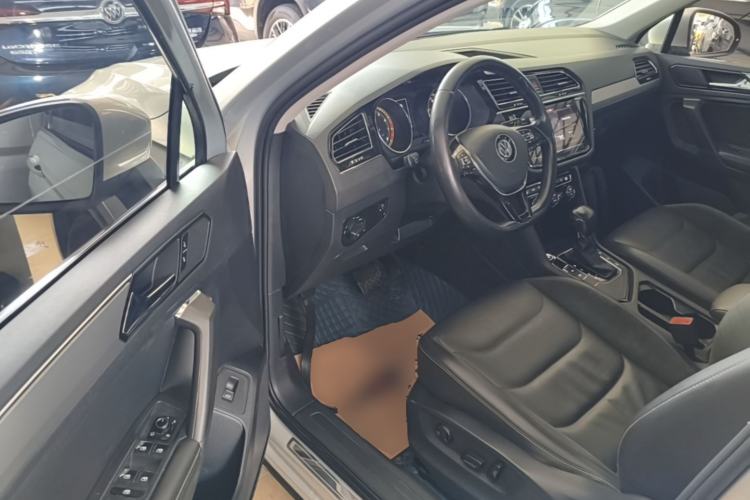 Used Volkswagen Tiguan L 2019 Revised 330TSI Automatic Two-Wheel Drive Smart & Luxury Edition China VI Standard Driver Seat