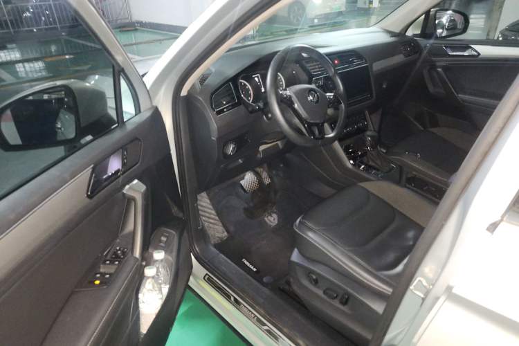 Used Volkswagen Tiguan L 2019 330TSI Automatic Two-Wheel Drive Smart Luxury Version China VI Standard Driver Seat
