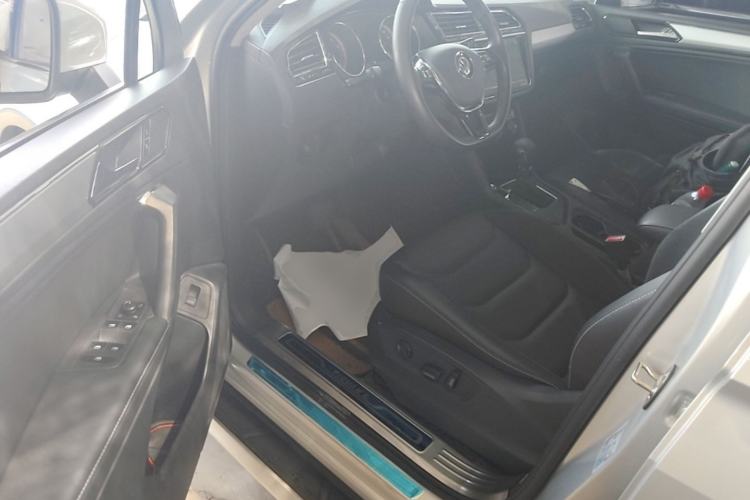 Used Volkswagen Tiguan L 2019 330TSI Automatic Two-Wheel Drive Smart Luxury Version China VI Standard Driver Seat