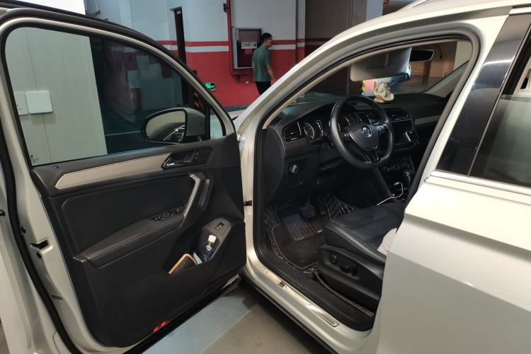 Used Volkswagen Tiguan L 2019 330TSI Automatic Two-Wheel Drive Smart Luxury Version China VI Standard Driver Seat