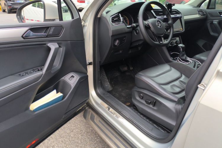 Used Volkswagen Tiguan L 2019 Revised 330TSI Automatic Two-Wheel Drive Smart & Luxury Edition China VI Standard Driver Seat