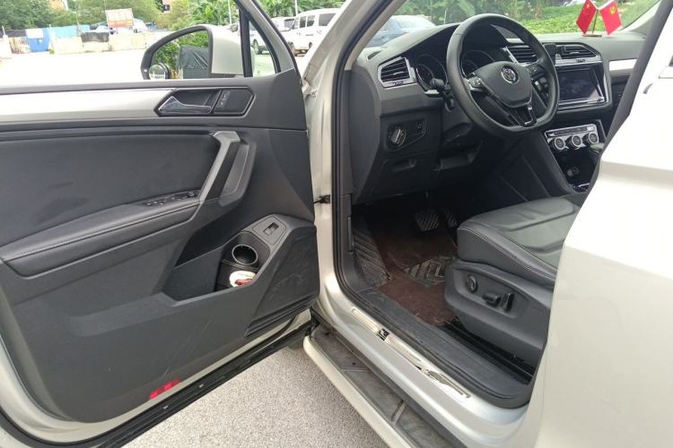 Used Volkswagen Tiguan L 2019 330TSI Automatic Two-Wheel Drive Smart Luxury Version China VI Standard Driver Seat