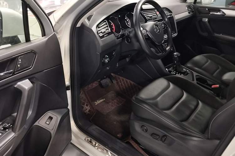 Used Volkswagen Tiguan L 2019 330TSI Automatic Two-Wheel Drive Smart Luxury Version China V Emission Standard Driver Seat