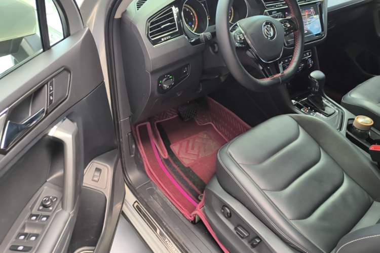 Used Volkswagen Tiguan L 2019 Revised 330TSI Automatic Two-Wheel Drive Smart & Luxury Edition China VI Standard Driver Seat