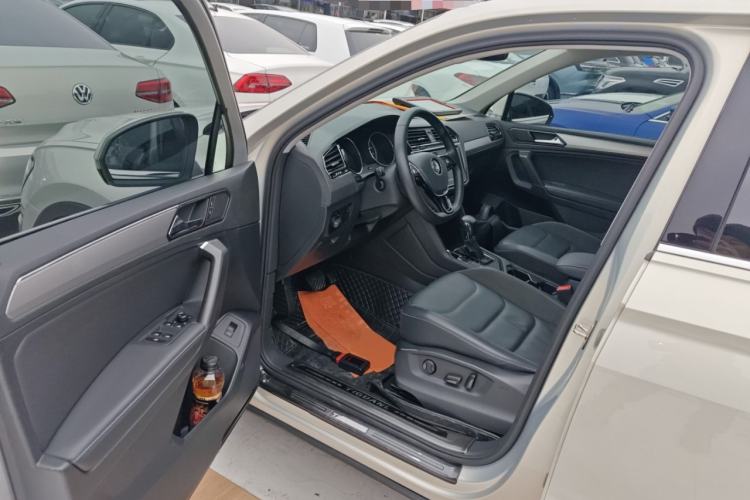 Used Volkswagen Tiguan L 2019 Revised 330TSI Automatic Two-Wheel Drive Smart & Luxury Edition China VI Standard Driver Seat