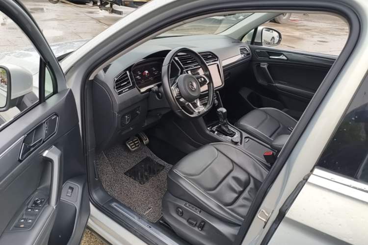 Used Volkswagen Tiguan L 2019 380TSI Automatic All-Wheel Drive R-Line Prestige Flagship Model China VI Standard Driver Seat