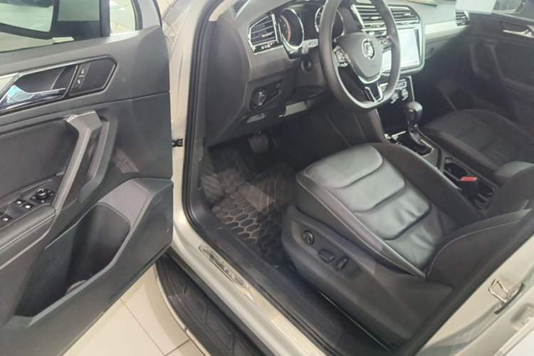 Used Volkswagen Tiguan L 2019 Updated Version 330TSI Automatic Two-Wheel Drive Panoramic Comfort Edition China VI Standard Driver Seat