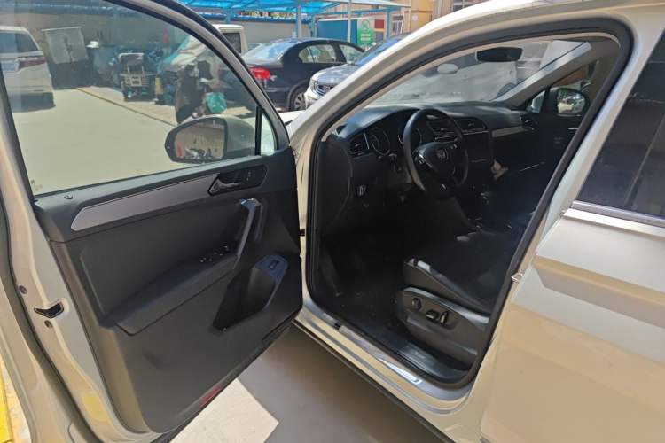 Used Volkswagen Tiguan L 2019 330TSI Automatic Two-Wheel Drive Smart Luxury Version China VI Standard Driver Seat