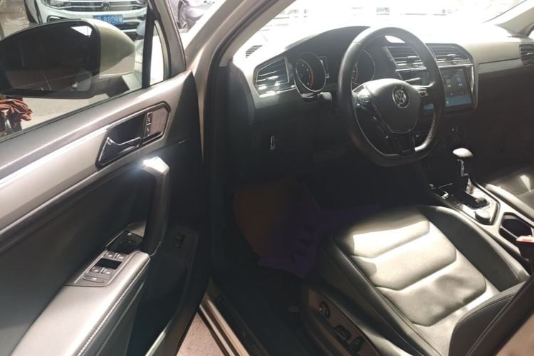 Used Volkswagen Tiguan L 2019 380TSI Automatic All-Wheel Drive Luxury Edition with 7 Seats China VI Standard Driver Seat