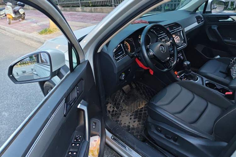 Used Volkswagen Tiguan L 2019 Revised 330TSI Automatic Two-Wheel Drive Smart & Luxury Edition China VI Standard Driver Seat