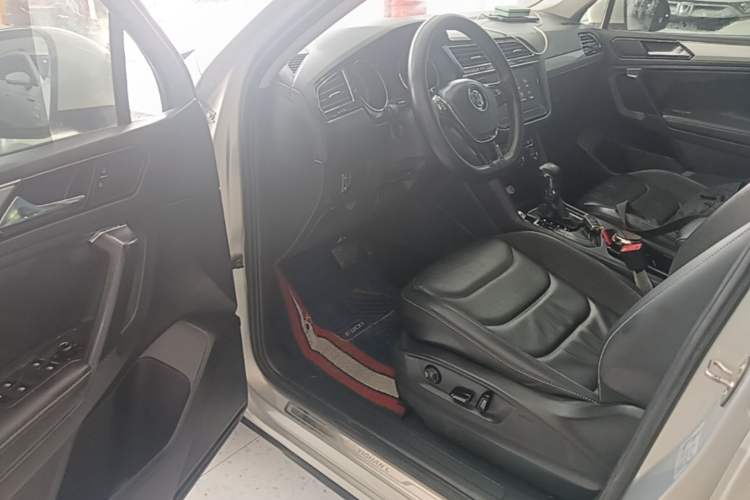 Used Volkswagen Tiguan L 2019 Updated Version 330TSI Automatic Two-Wheel Drive Panoramic Comfort Edition China VI Standard Driver Seat