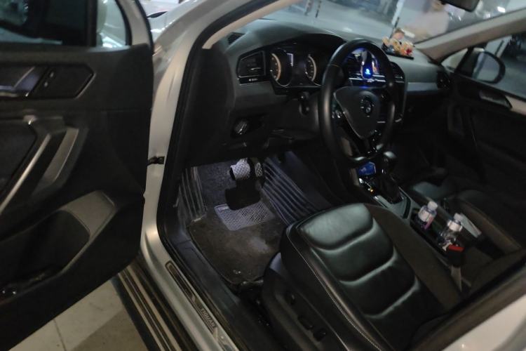 Used Volkswagen Tiguan L 2019 Updated Version 330TSI Automatic Two-Wheel Drive Panoramic Comfort Edition China VI Standard Driver Seat