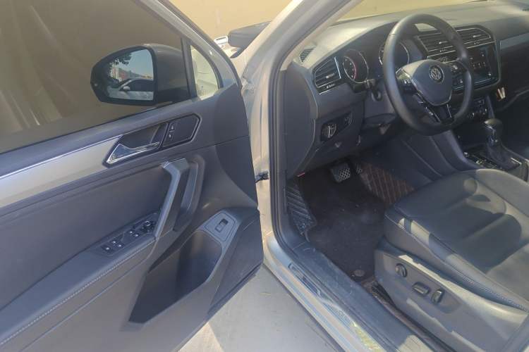 Used Volkswagen Tiguan L 2019 330TSI Automatic Two-Wheel Drive Smart Luxury Version China VI Standard Driver Seat