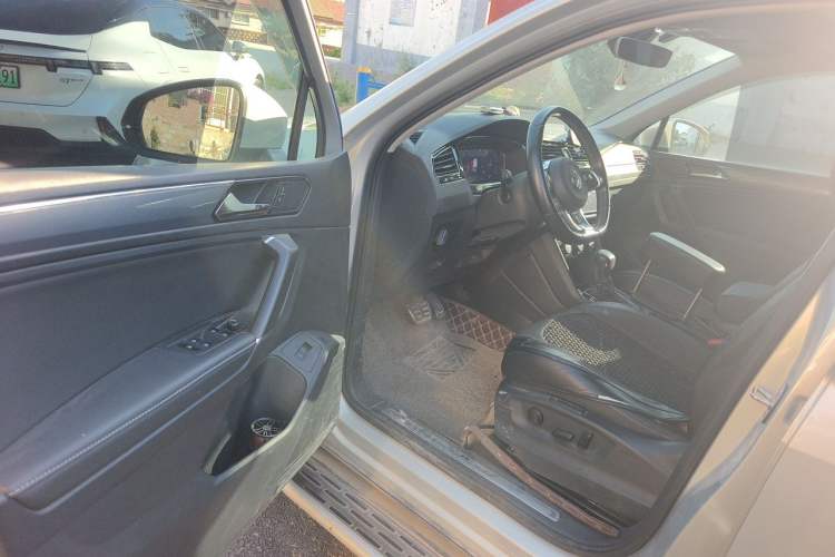 Used Volkswagen Tiguan L 2019 380TSI Automatic All-Wheel Drive R-Line Flagship 7-Seater China VI Standard Driver Seat