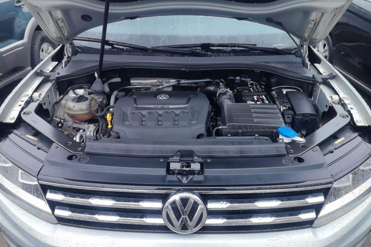 Used Volkswagen Tiguan L 2019 Revised 330TSI Automatic Two-Wheel Drive Smart & Luxury Edition China VI Standard Engine Bay