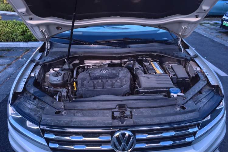 Used Volkswagen Tiguan L 2019 330TSI Automatic Two-Wheel Drive Panoramic Comfort Edition China VI Standard Engine Bay