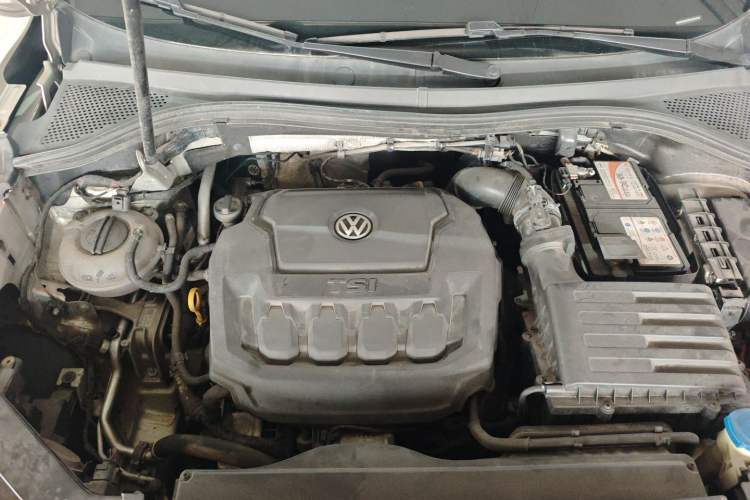 Used Volkswagen Tiguan L 2019 Updated Version 330TSI Automatic Two-Wheel Drive Panoramic Comfort Edition China VI Standard Engine Bay