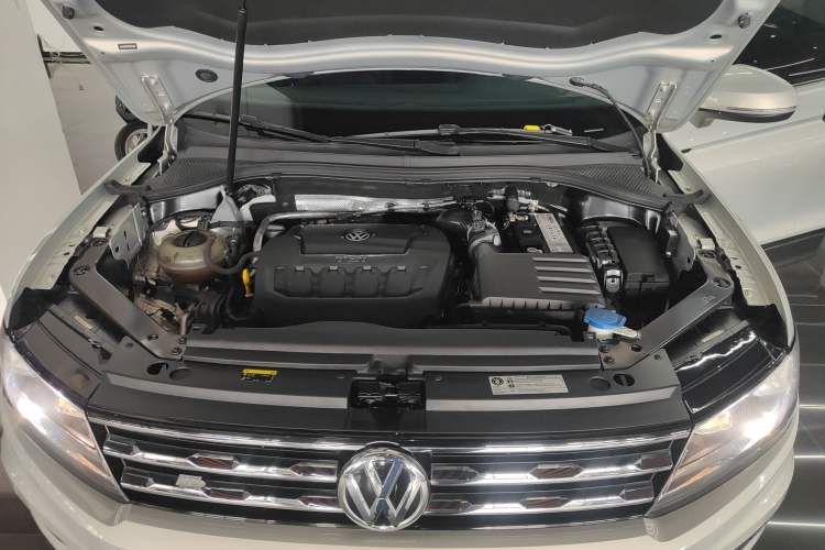 Used Volkswagen Tiguan L 2019 330TSI Automatic Two-Wheel Drive Panoramic Comfort Edition China V Standard Engine Bay