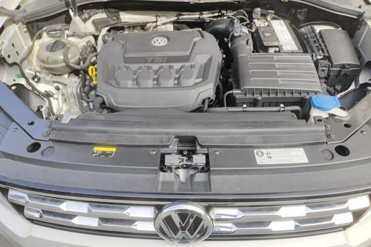 Used Volkswagen Tiguan L 2019 Updated Version 330TSI Automatic Two-Wheel Drive Panoramic Comfort Edition China VI Standard Engine Bay