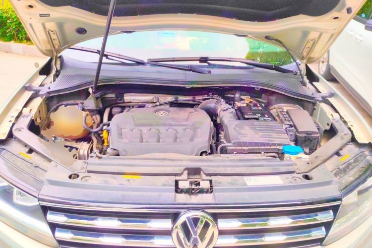 Used Volkswagen Tiguan L 2019 Updated Version 330TSI Automatic Two-Wheel Drive Panoramic Comfort Edition China VI Standard Engine Bay