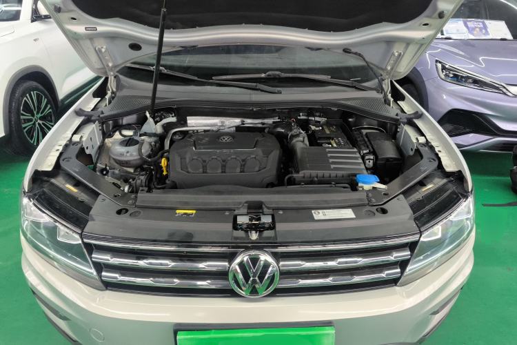 Used Volkswagen Tiguan L 2019 Updated Version 330TSI Automatic Two-Wheel Drive Panoramic Comfort Edition China VI Standard Engine Bay