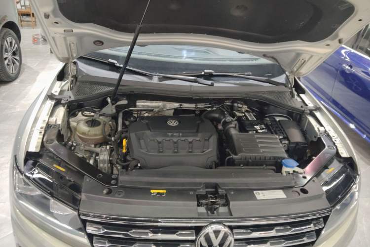 Used Volkswagen Tiguan L 2019 330TSI Automatic Two-Wheel Drive Panoramic Comfort Edition China VI Standard Engine Bay