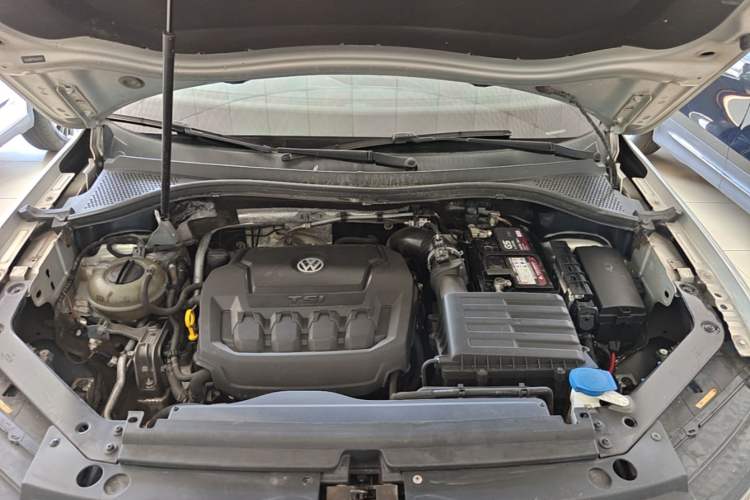 Used Volkswagen Tiguan L 2019 330TSI Automatic Two-Wheel Drive Panoramic Comfort Edition China VI Standard Engine Bay