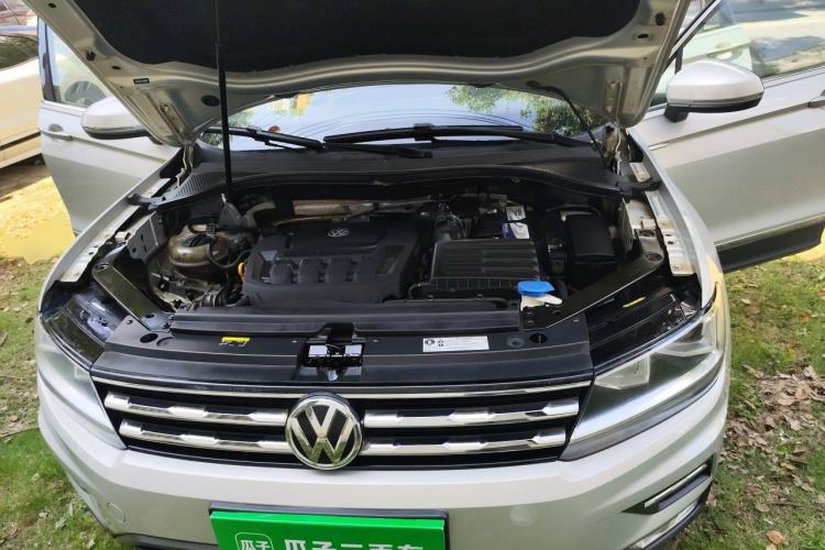 Used Volkswagen Tiguan L 2019 330TSI Automatic Two-Wheel Drive Panoramic Comfort Edition China VI Standard Engine Bay