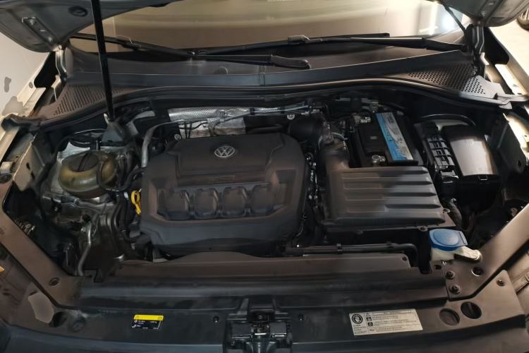 Used Volkswagen Tiguan L 2019 330TSI Automatic Two-Wheel Drive Smart Luxury Version China VI Standard Engine Bay
