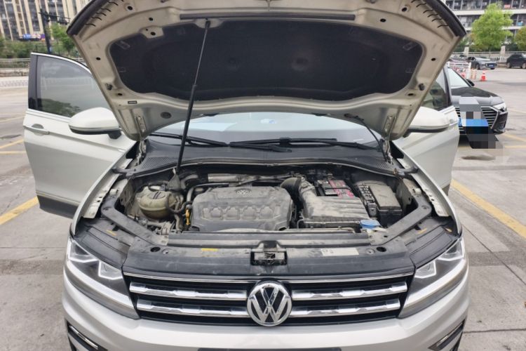 Used Volkswagen Tiguan L 2019 Revised 330TSI Automatic Two-Wheel Drive Smart & Luxury Edition China VI Standard Engine Bay