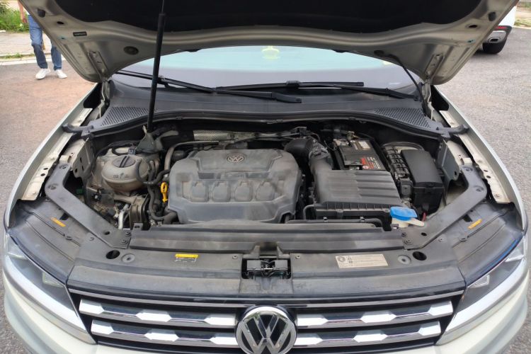 Used Volkswagen Tiguan L 2019 Revised 330TSI Automatic Two-Wheel Drive Smart & Luxury Edition China VI Standard Engine Bay