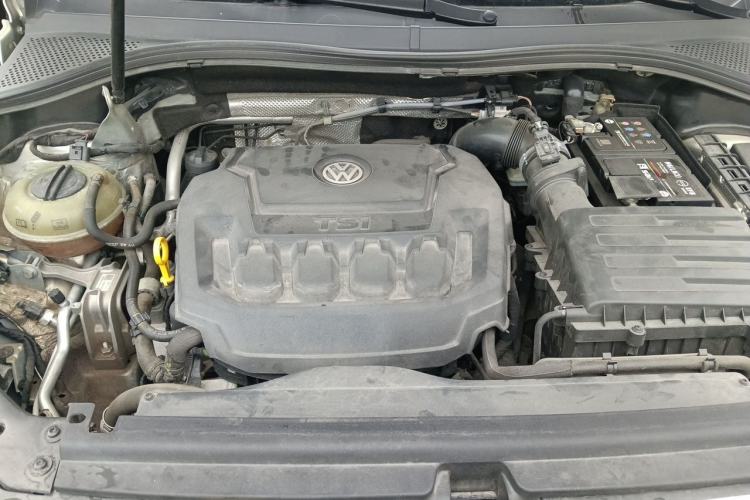Used Volkswagen Tiguan L 2019 330TSI Automatic Two-Wheel Drive Smart Luxury Version China VI Standard Engine Bay