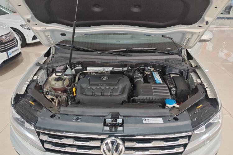 Used Volkswagen Tiguan L 2019 Revised 330TSI Automatic Two-Wheel Drive Smart & Luxury Edition China VI Standard Engine Bay