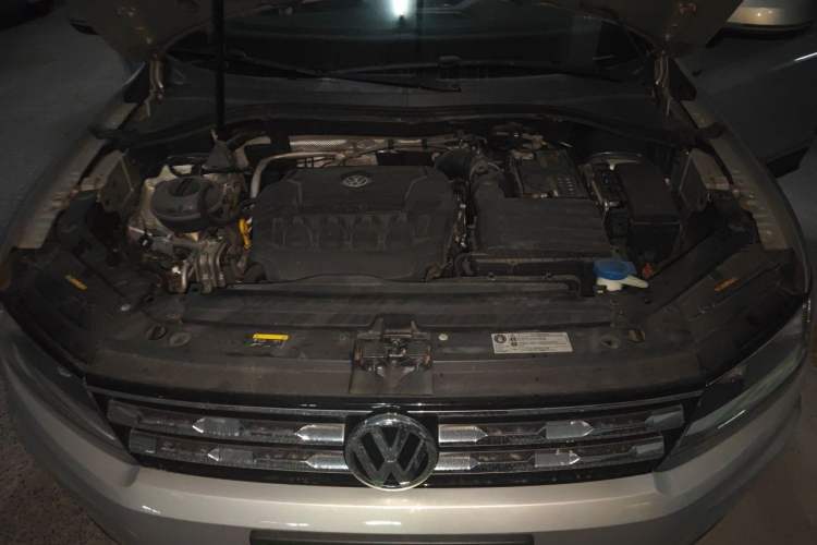Used Volkswagen Tiguan L 2019 330TSI Automatic Two-Wheel Drive Panoramic Comfort Edition China VI Standard Engine Bay