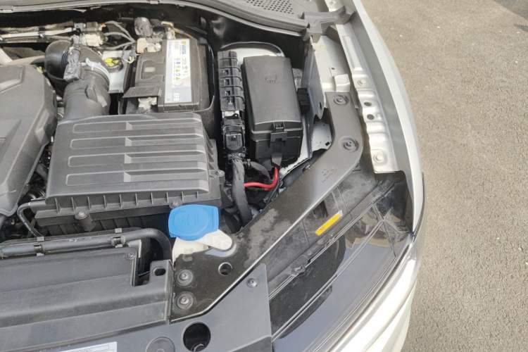 Used Volkswagen Tiguan L 2019 Updated Version 330TSI Automatic Two-Wheel Drive Panoramic Comfort Edition China VI Standard Engine Bay Left