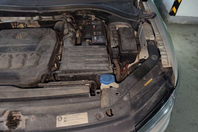 Used Volkswagen Tiguan L 2019 Updated Version 330TSI Automatic Two-Wheel Drive Panoramic Comfort Edition China VI Standard Engine Bay Left