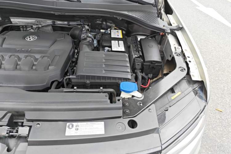 Used Volkswagen Tiguan L 2019 330TSI Automatic Two-Wheel Drive Panoramic Comfort Edition China V Standard Engine Bay Left