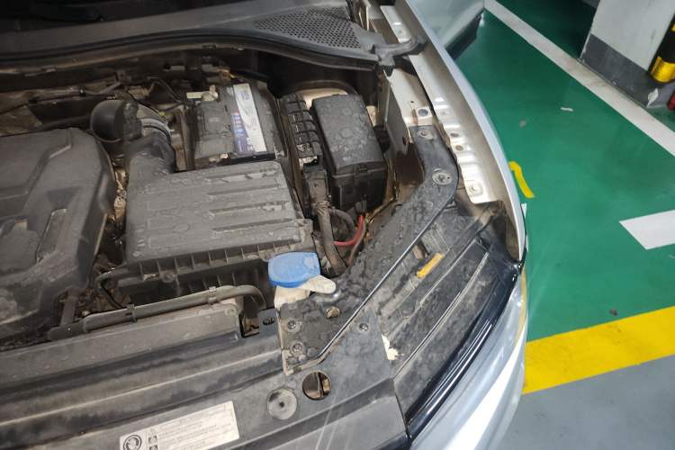 Used Volkswagen Tiguan L 2019 330TSI Automatic Two-Wheel Drive Smart Luxury Version China VI Standard Engine Bay Left