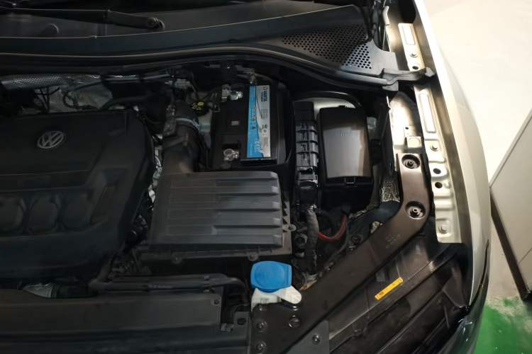 Used Volkswagen Tiguan L 2019 330TSI Automatic Two-Wheel Drive Smart Luxury Version China VI Standard Engine Bay Left