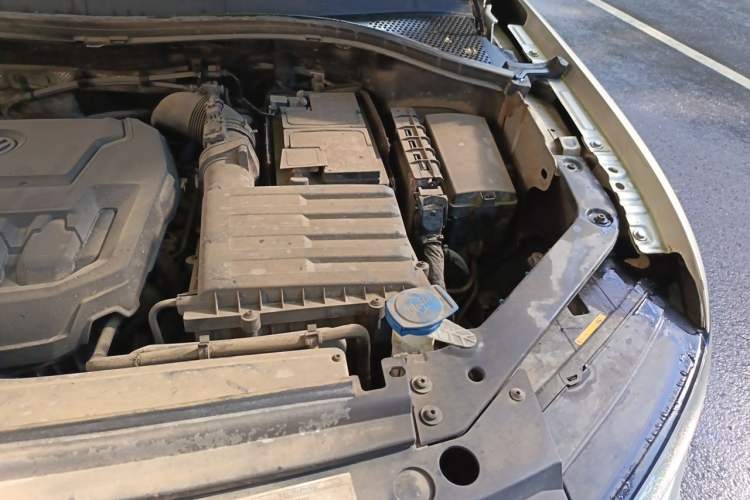 Used Volkswagen Tiguan L 2019 330TSI Automatic Two-Wheel Drive Smart Luxury Version China VI Standard Engine Bay Left