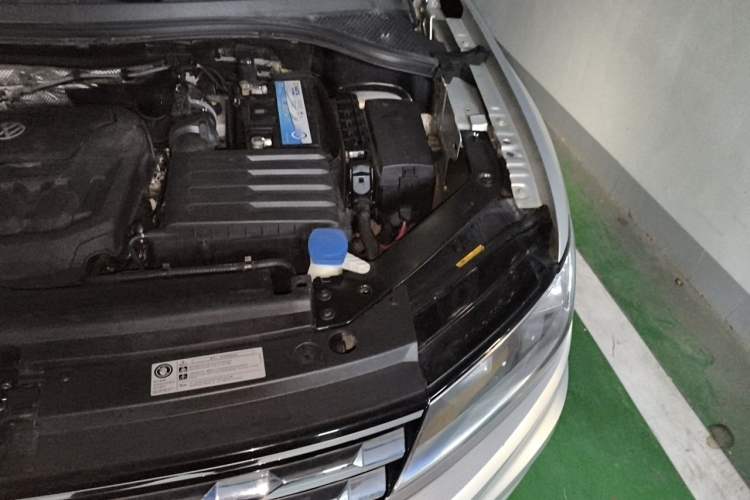 Used Volkswagen Tiguan L 2019 330TSI Automatic Two-Wheel Drive Smart Luxury Version China VI Standard Engine Bay Left