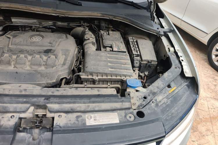 Used Volkswagen Tiguan L 2019 Updated Version 330TSI Automatic Two-Wheel Drive Panoramic Comfort Edition China VI Standard Engine Bay Left