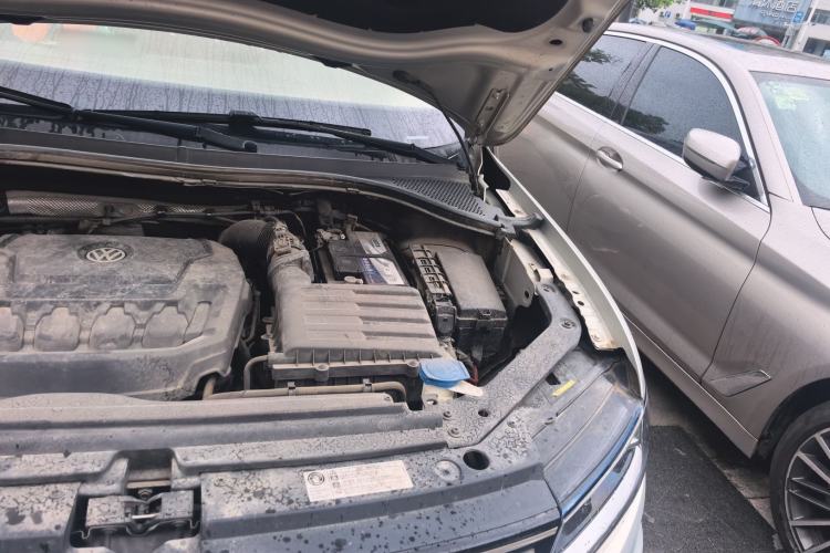Used Volkswagen Tiguan L 2019 Updated Version 330TSI Automatic Two-Wheel Drive Panoramic Comfort Edition China VI Standard Engine Bay Left