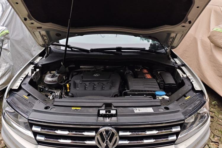 Used Volkswagen Tiguan L 2019 330TSI Automatic Two-Wheel Drive Panoramic Comfort Edition China V Standard Engine Bay