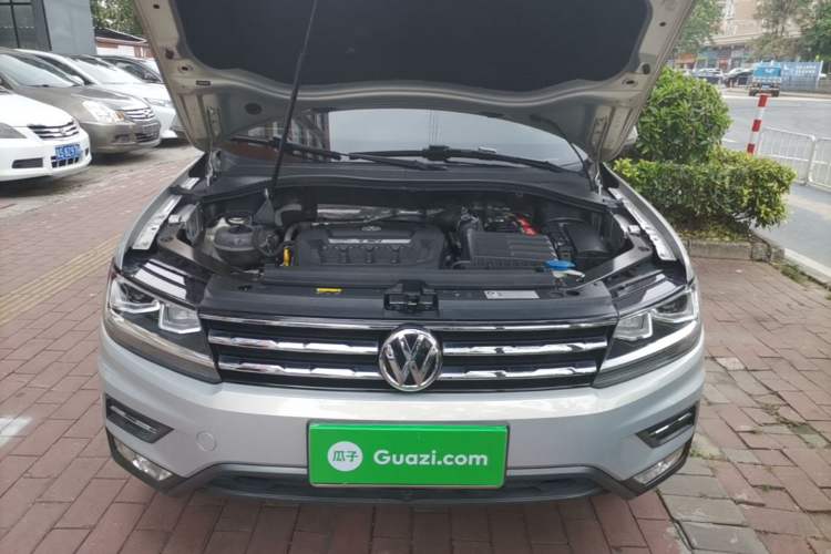 Used Volkswagen Tiguan L 2019 330TSI Automatic Two-Wheel Drive Panoramic Comfort Edition China VI Standard Engine Bay