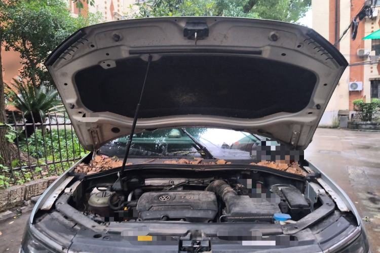 Used Volkswagen Tiguan L 2019 380TSI Automatic All-Wheel Drive R-Line Flagship 7-Seater China VI Standard Engine Bay