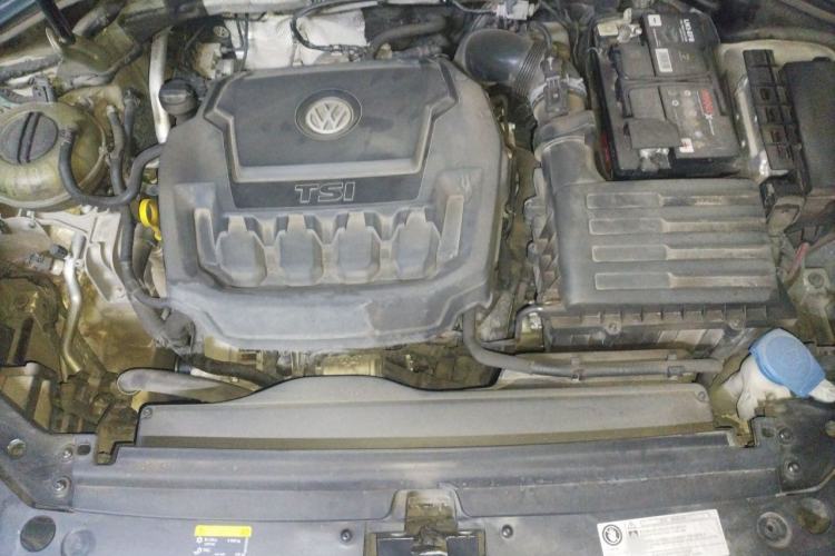 Used Volkswagen Tiguan L 2019 330TSI Automatic Two-Wheel Drive R-Line Flagship Edition China V Standard Engine Bay