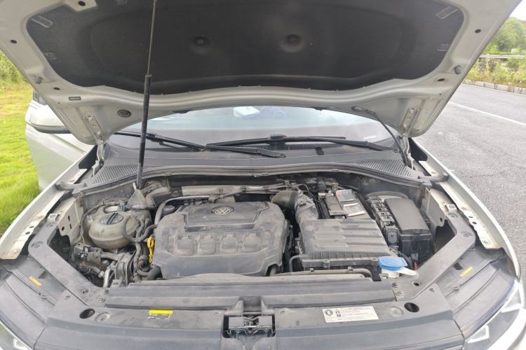Used Volkswagen Tiguan L 2019 330TSI Automatic Two-Wheel Drive Panoramic Comfort Edition China VI Standard Engine Bay