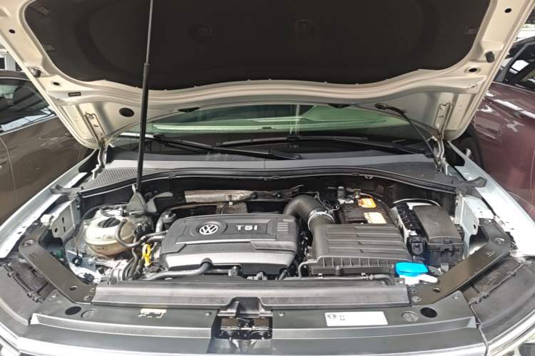 Used Volkswagen Tiguan L 2019 380TSI Automatic All-Wheel Drive Luxury Edition with 7 Seats China VI Standard Engine Bay